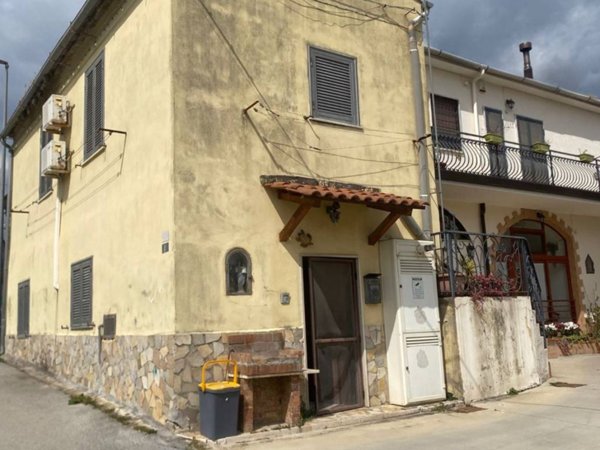 casa indipendente in vendita a Salerno in zona Giovi Altimare