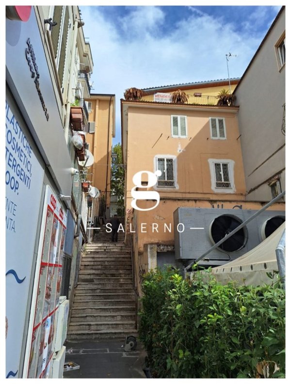appartamento in vendita a Salerno in zona Centro Città