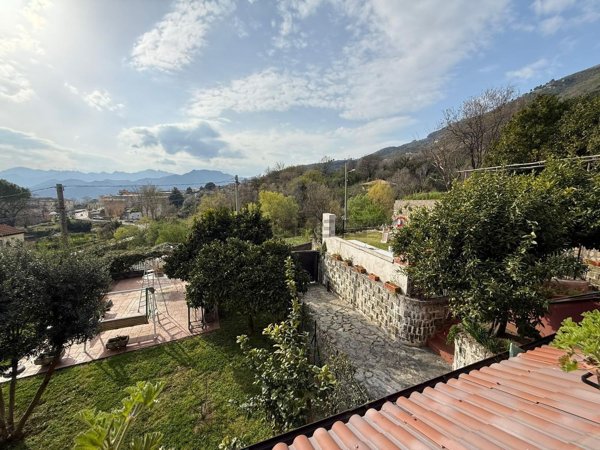 casa indipendente in vendita a Salerno in zona Ogliara