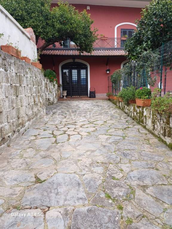 casa indipendente in vendita a Salerno in zona Ogliara