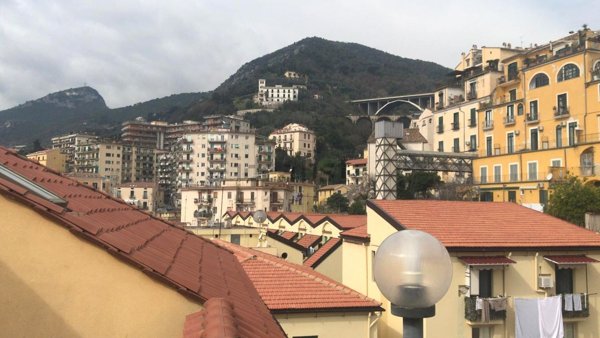 appartamento in vendita a Salerno in zona Centro Città