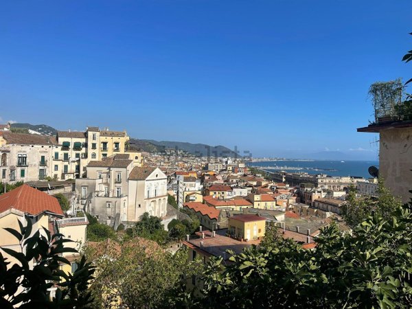 appartamento in vendita a Salerno in zona Centro Città