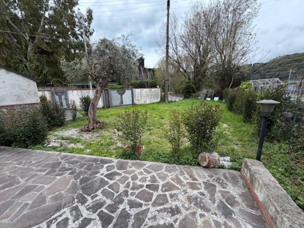 casa indipendente in vendita a Salerno in zona Irno