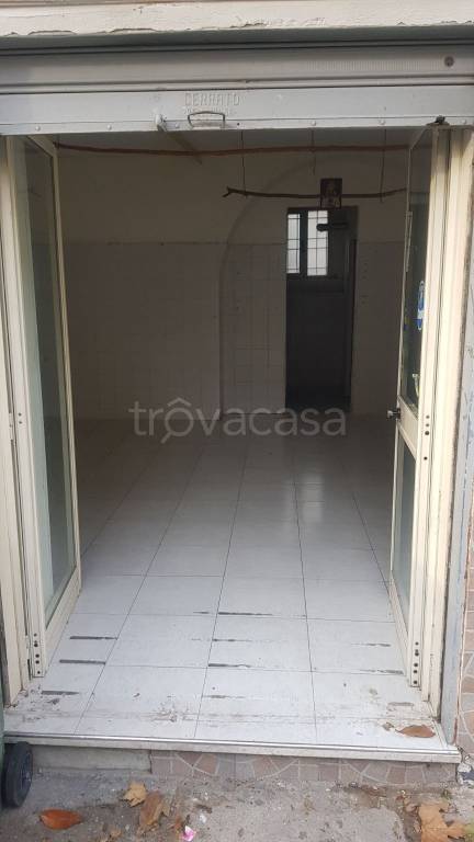 negozio in vendita a Salerno in zona Ogliara