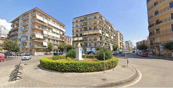 locale commerciale in vendita a Salerno in zona Mercatello