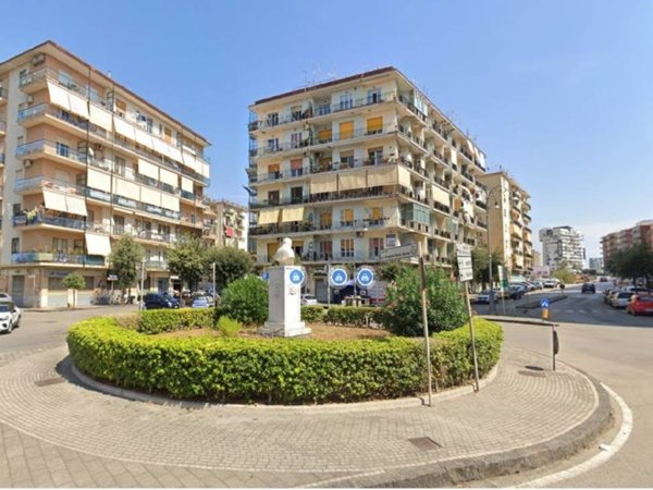 negozio in vendita a Salerno in zona Pastena