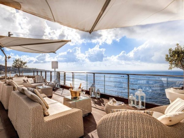 negozio in vendita a Salerno in zona Pastena