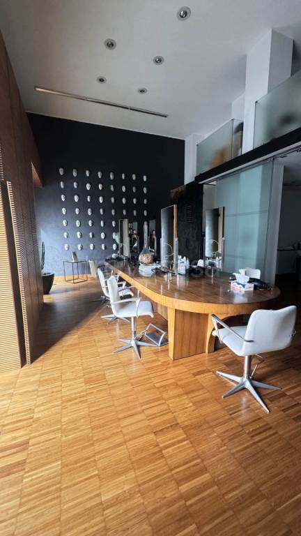 negozio in vendita a Salerno in zona Torrione