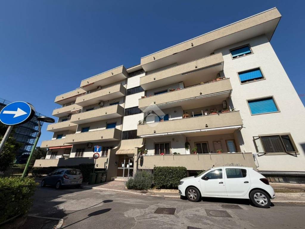 appartamento in vendita a Salerno in zona Pastena