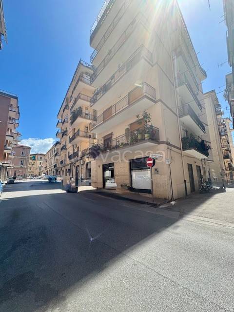 negozio in vendita a Salerno in zona Centro Città