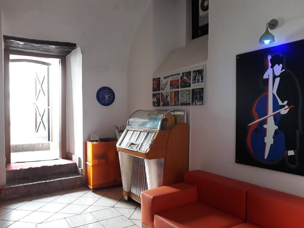 negozio in vendita a Salerno in zona Centro Città