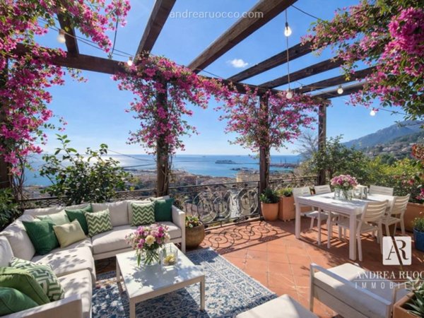 appartamento in vendita a Salerno in zona Centro Città