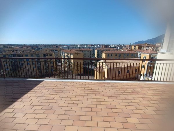 appartamento in vendita a Salerno in zona Pastena