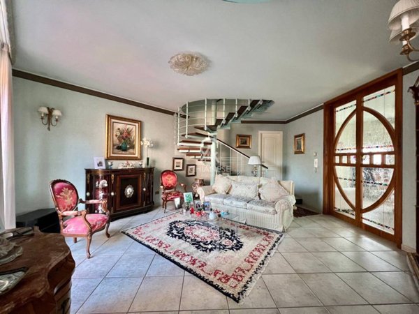 appartamento in vendita a Salerno in zona Pastena