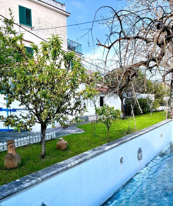 casa indipendente in vendita a Salerno