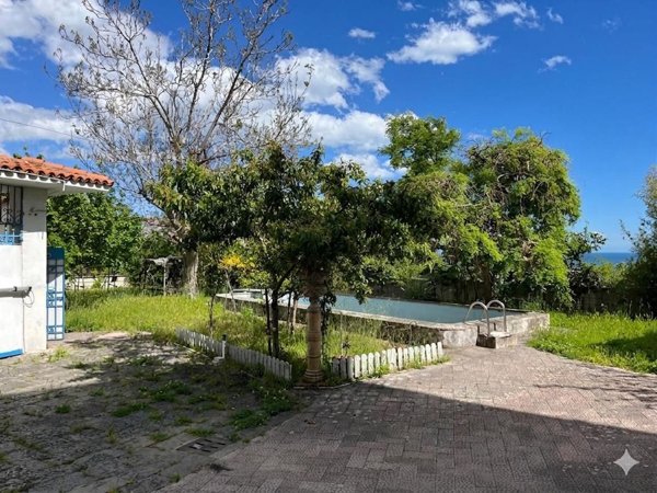 casa indipendente in vendita a Salerno in zona Porto