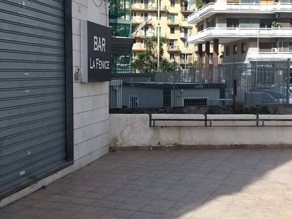 negozio in vendita a Salerno in zona Calcedonia