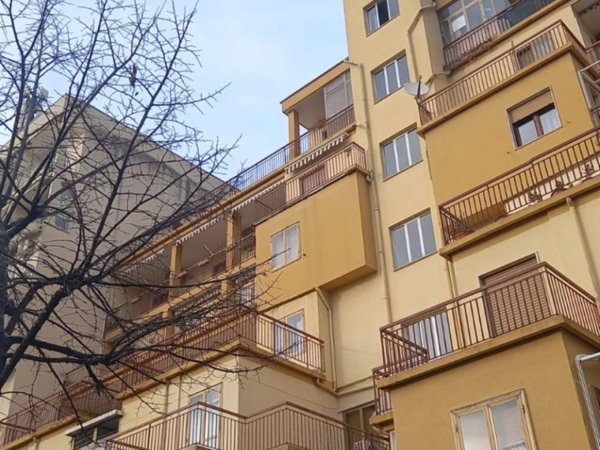 appartamento in vendita a Salerno in zona Pastena