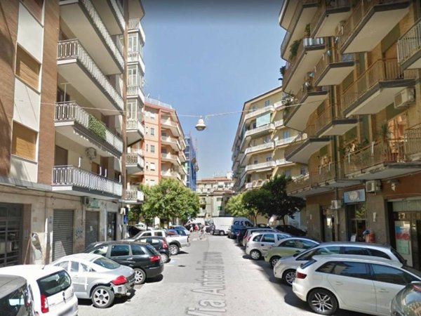 negozio in vendita a Salerno in zona Pastena