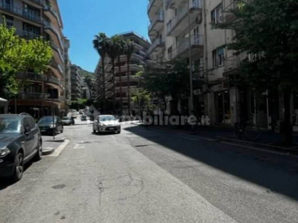 negozio in vendita a Salerno in zona Irno