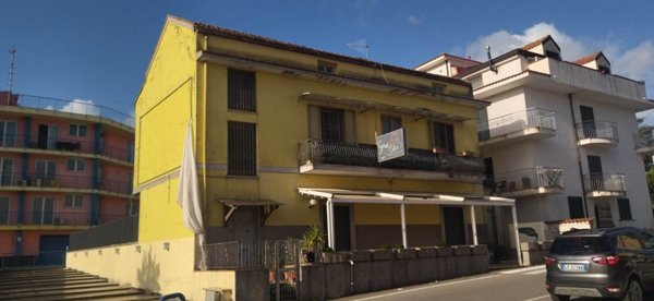 negozio in vendita a Salerno in zona Fuorni
