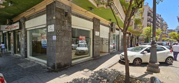 locale commerciale in vendita a Salerno in zona Pastena