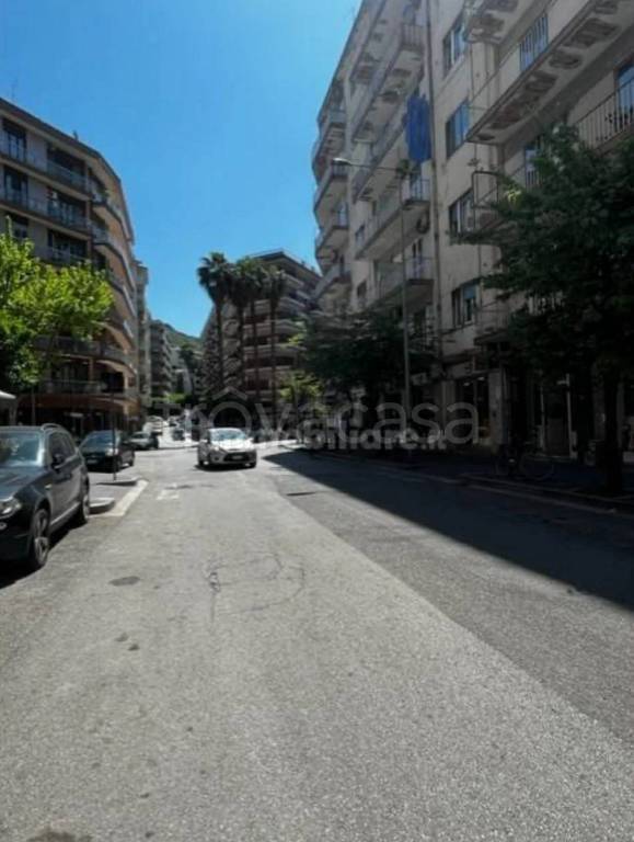 negozio in vendita a Salerno in zona Irno
