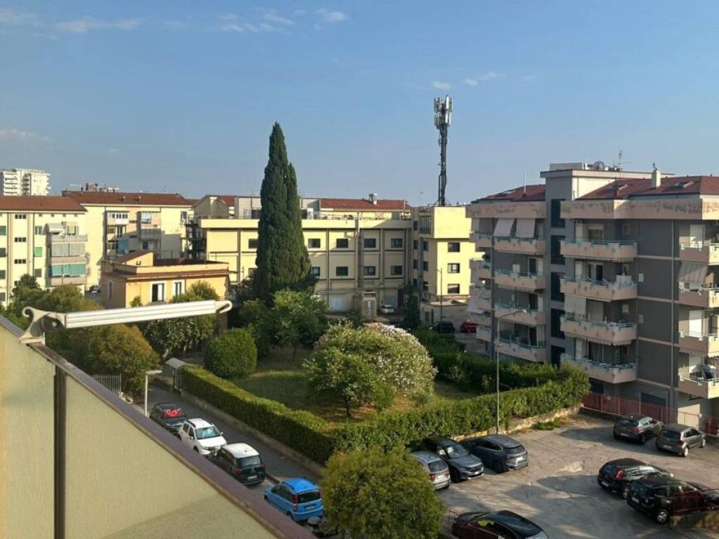 appartamento in vendita a Salerno in zona Pastena