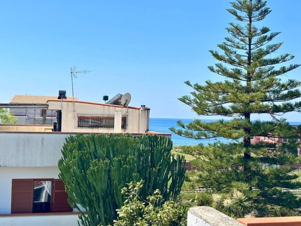 casa indipendente in vendita a Salerno in zona Pastena