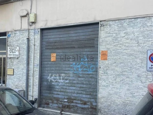 negozio in vendita a Salerno in zona Centro Città