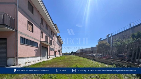 capannone in vendita a Salerno in zona Zona Industriale