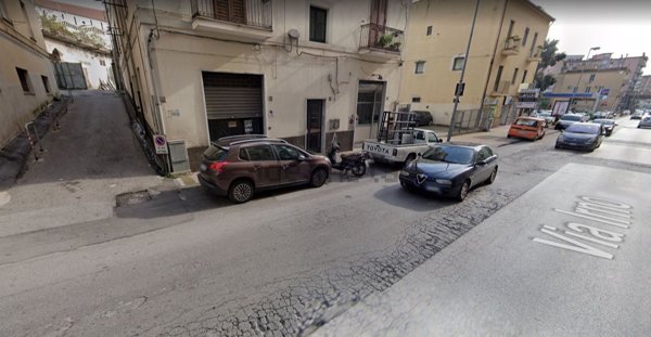 locale commerciale in vendita a Salerno in zona Irno