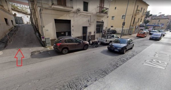 locale commerciale in vendita a Salerno in zona Irno