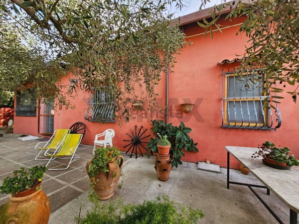 casa indipendente in vendita a Salerno