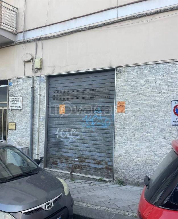negozio in vendita a Salerno in zona Centro Città