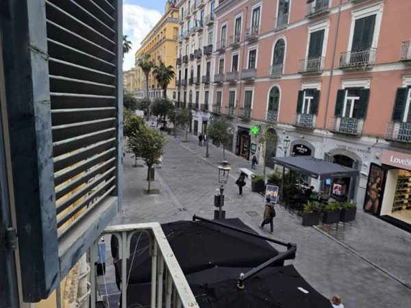 appartamento in vendita a Salerno in zona Centro Città