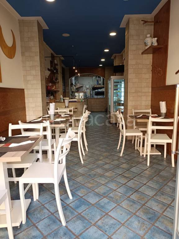 negozio in vendita a Salerno in zona Centro Città