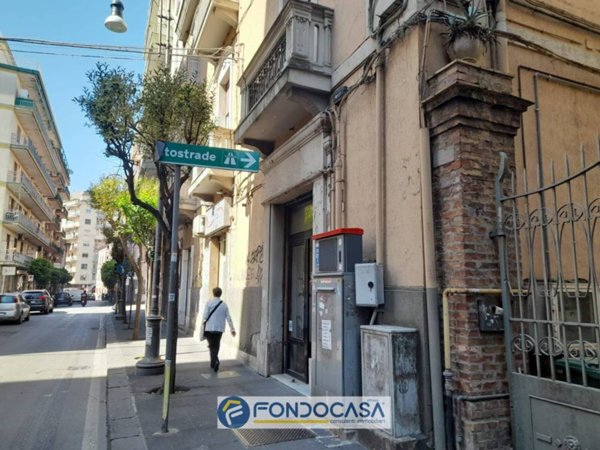 locale commerciale in vendita a Salerno