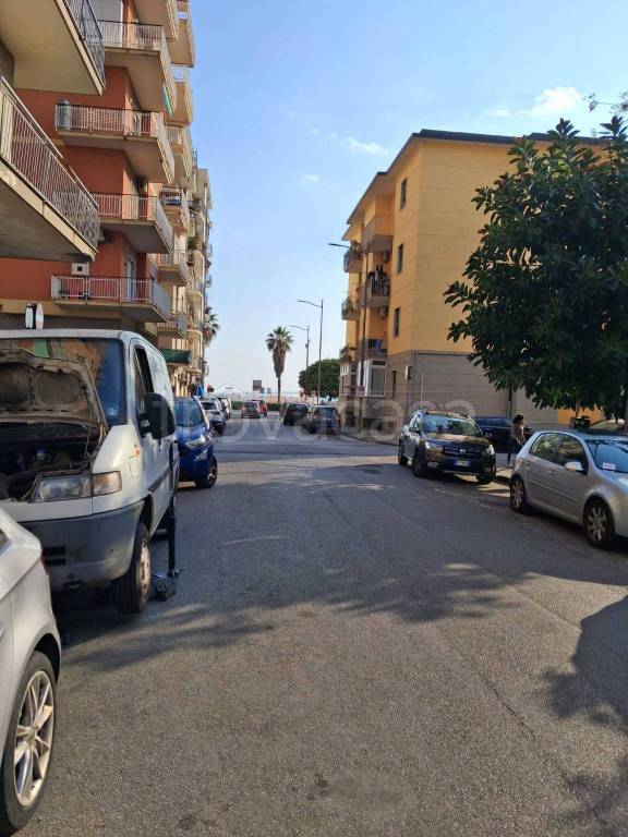 negozio in vendita a Salerno in zona Torrione