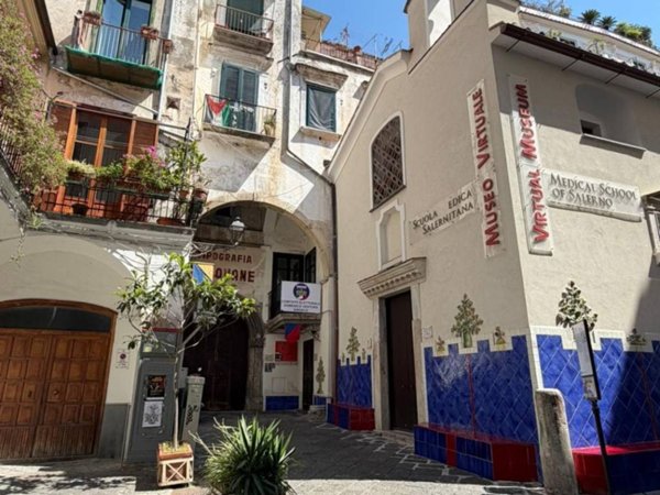 appartamento in vendita a Salerno in zona Centro Città