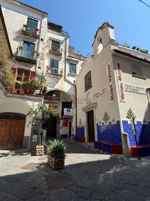 appartamento in vendita a Salerno in zona Centro Città