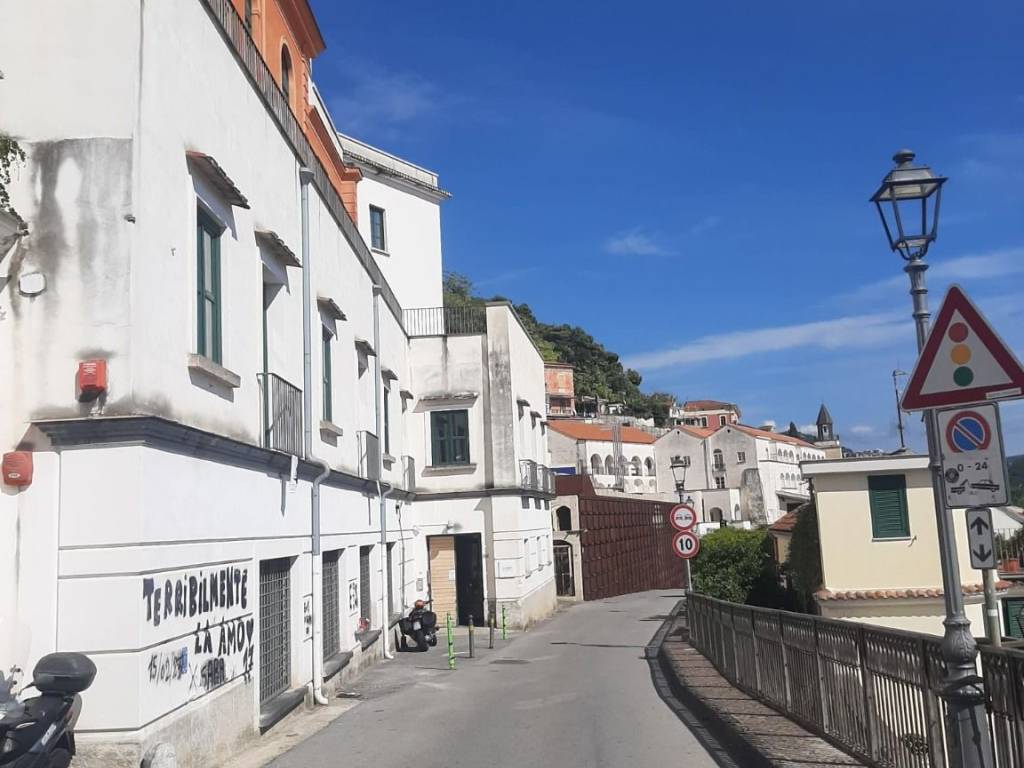 casa indipendente in vendita a Salerno in zona Centro Città