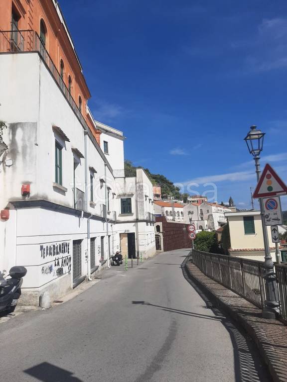 casa indipendente in vendita a Salerno in zona Centro Città
