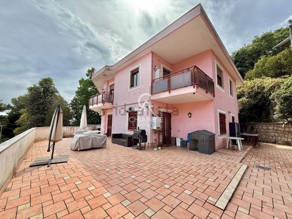 casa indipendente in vendita a Salerno