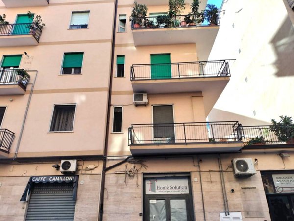 negozio in vendita a Salerno in zona Centro Città