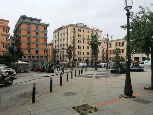negozio in vendita a Salerno in zona Centro Città