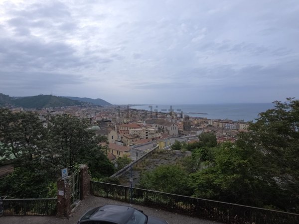 appartamento in vendita a Salerno in zona Centro Città