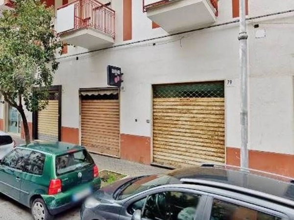 negozio in vendita a Salerno in zona Pastena