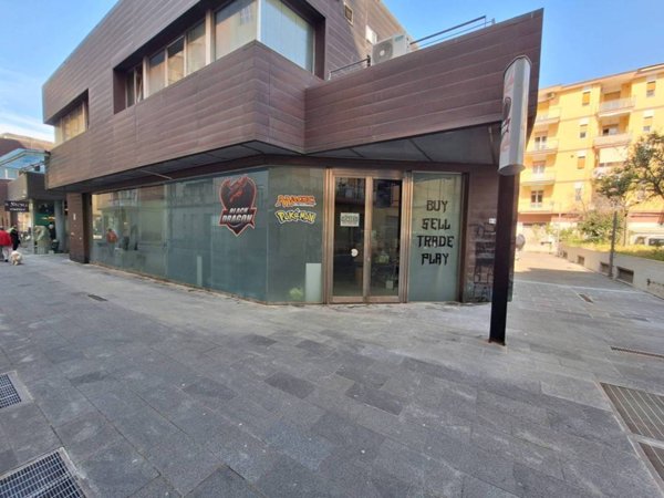 negozio in vendita a Salerno in zona Torrione