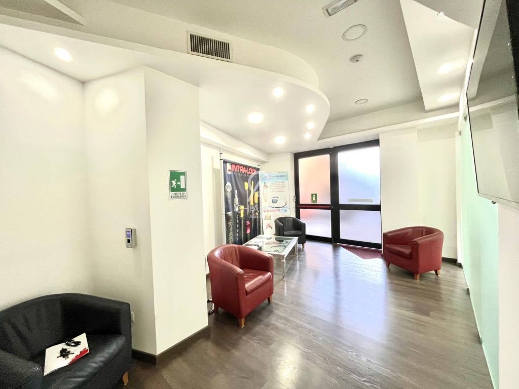 negozio in vendita a Salerno